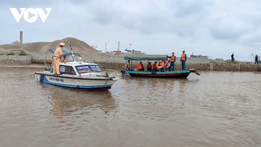 Thủ tướng yêu cầu khẩn trương khắc phục sự cố chìm thuyền trên sông Chanh