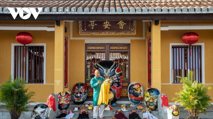 Japanese film crew promote tourism of central Vietnam