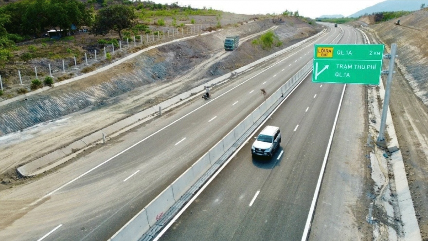 Phân luồng lại cao tốc Cam Lộ - La Sơn: “Đẩy” rủi ro cho địa phương?