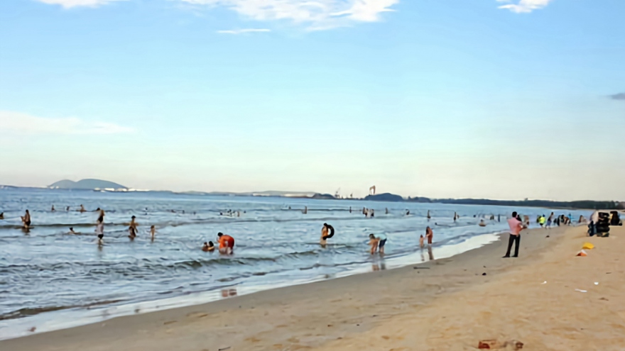 Tắm biển, 2 học sinh ở Quảng Ngãi bị đuối nước