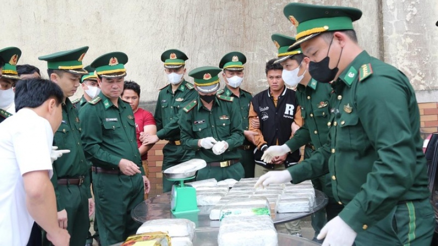 Ha Tinh police bust large drug trafficking ring from Laos