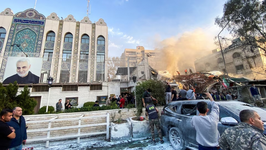 Iran sôi sục sau khi Đại sứ quán tại Syria bị tấn công
