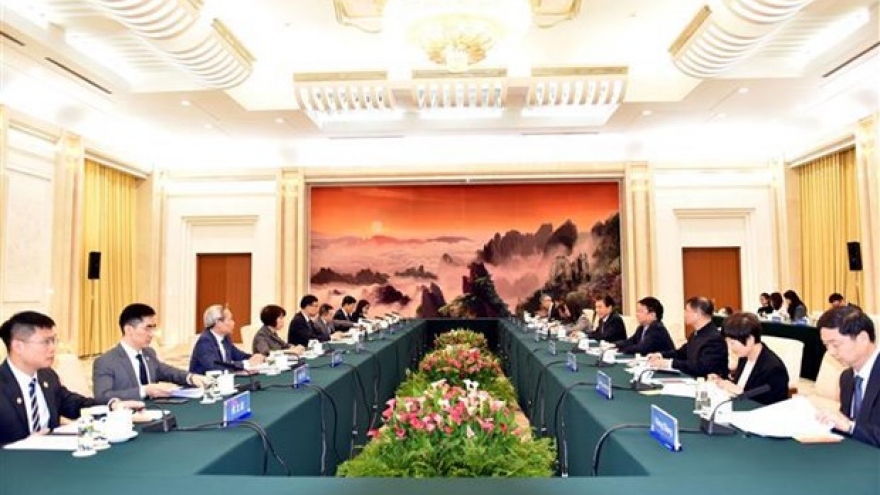 Economic committees of Vietnamese, Chinese legislatures exchange information