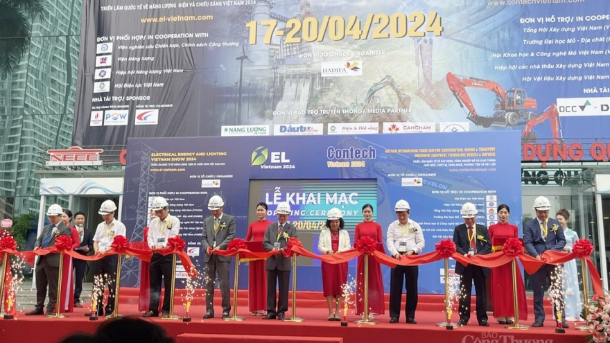 Int’l trade fairs for construction, transport, energy kick off in Hanoi