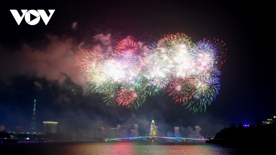 Fireworks display lights up night sky of ancestral land