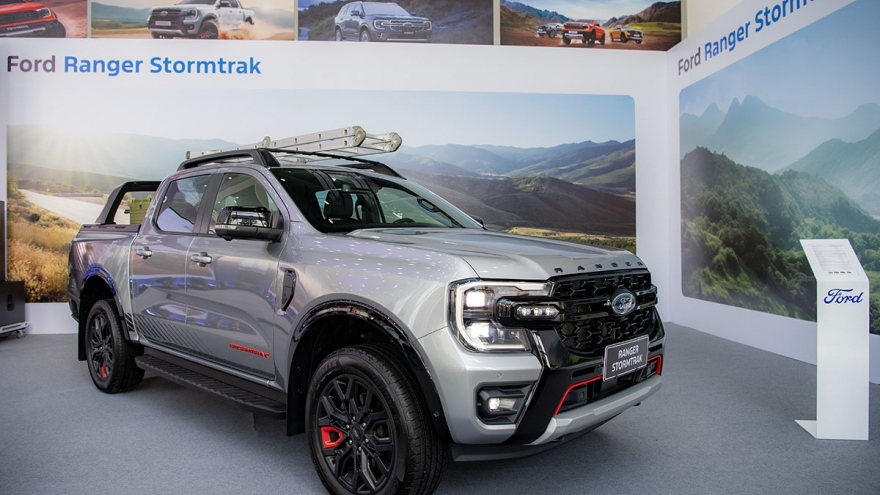 Bộ đôi Ford Ranger Stormtrak và Everest Platinum ra mắt, giá từ 1,039 tỷ đồng
