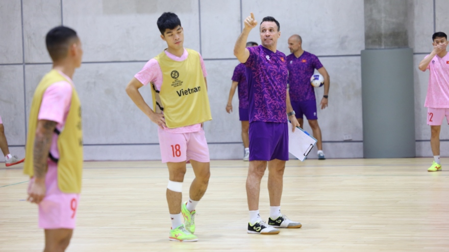 HLV Giustozzi “truyền lửa” cho ĐT Futsal Việt Nam