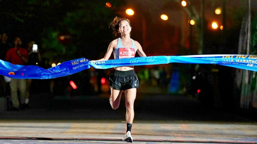 Phạm Thị Hồng Lệ vô địch giải chạy Tay Ho Half Marathon 2024
