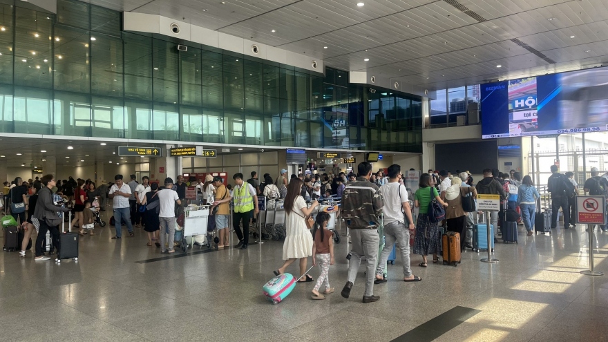 Sân bay Tân Sơn Nhất dự kiến đón 120.000 lượt khách mỗi ngày trong dịp lễ 30/4