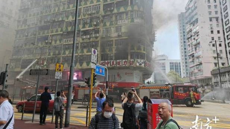 Trung Quốc: Cháy nhà cao tầng ở Hồng Kông làm hơn 40 người thương vong