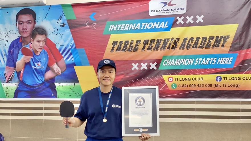 Người đầu tiên trong lịch sử bóng bàn Việt Nam phá kỷ lục Guinness thế giới