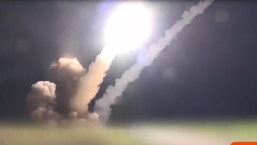 Iran công bố video phóng tên lửa dồn dập vào Israel