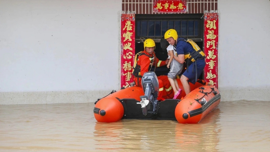 Trung Quốc cảnh báo lũ lụt nghiêm trọng ở trung và hạ lưu sông Dương Tử