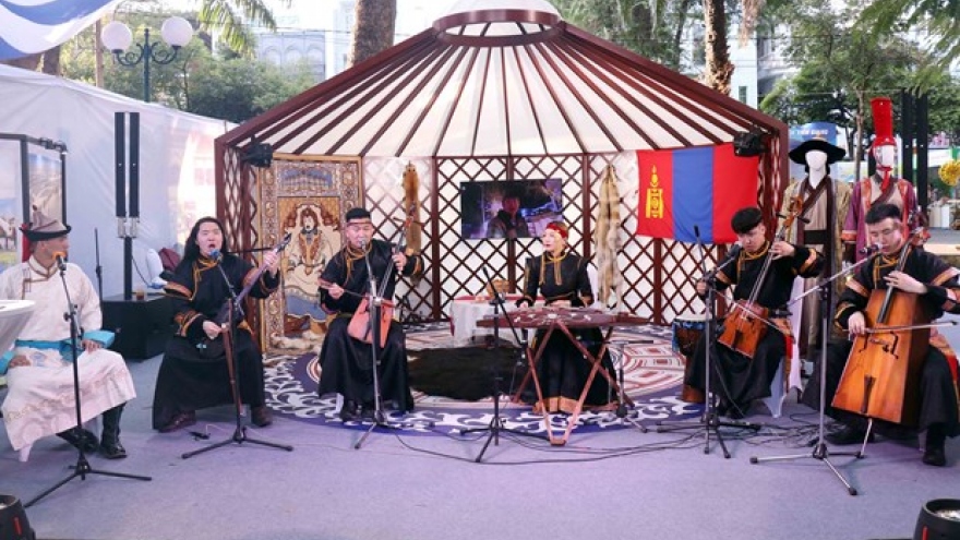 Mongolia seeks closer tourism links with Vietnam
