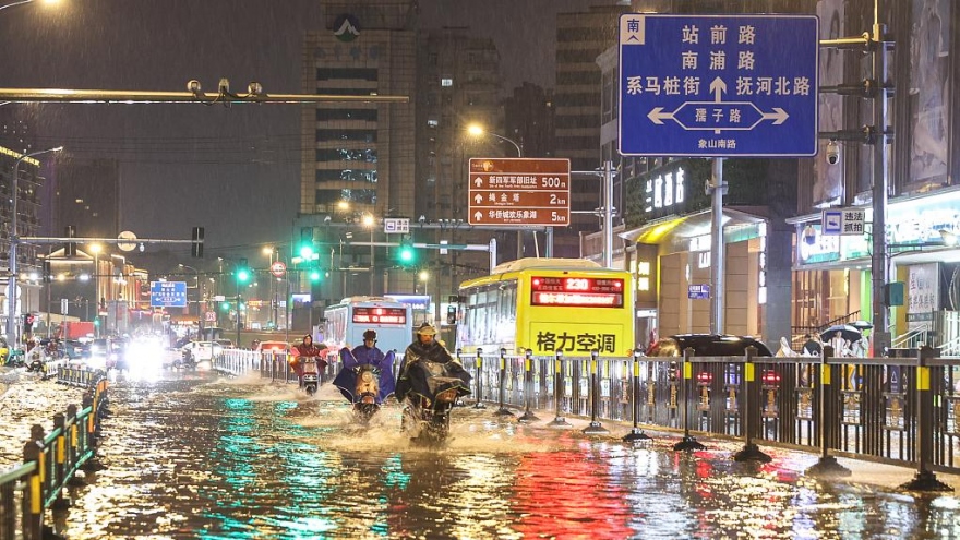 Gió lớn và mưa đá ở Trung Quốc khiến 7 người thiệt mạng