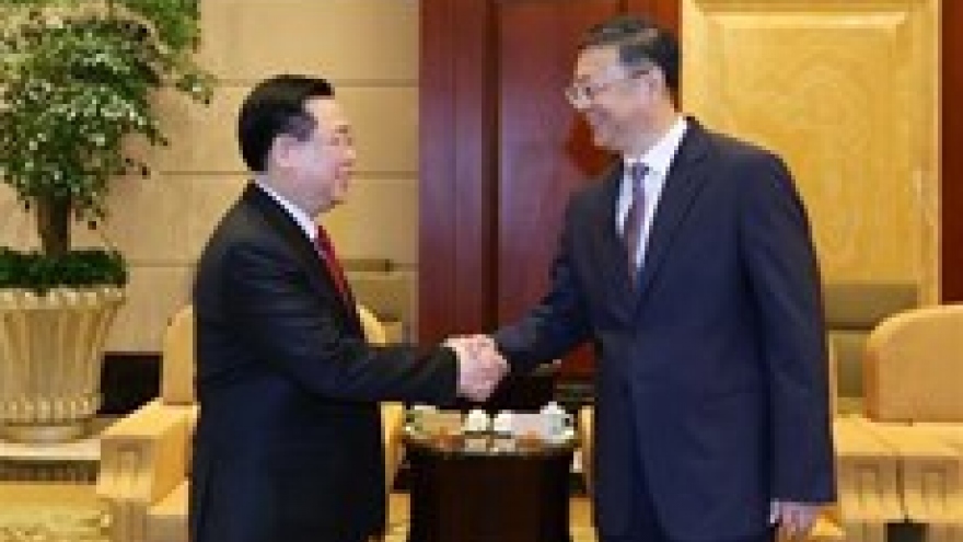 Top legislator receives Shanghai Party chief