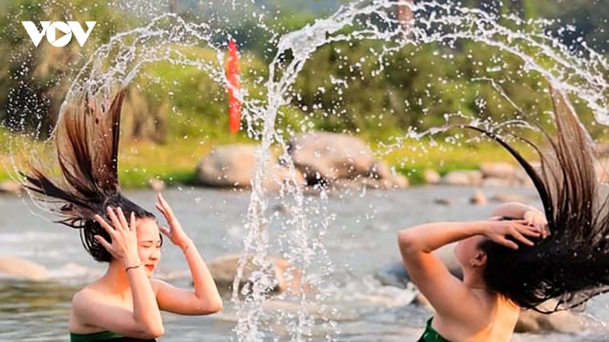 Unique hair washing ritual of white Thai ethnic group