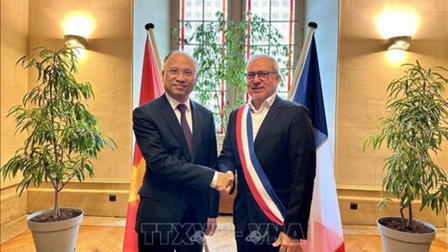 France’s Nevers city looks to enhance cooperation with Vietnamese localities