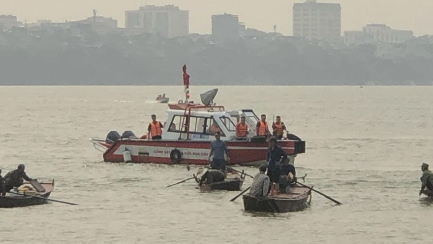 Đi bơi giải nhiệt, 2 học sinh lớp 11 bị đuối nước tại chân cầu Vĩnh Tuy