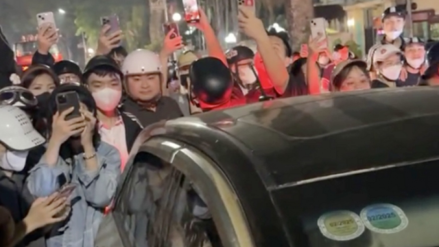 Công an làm việc với 3 người trong clip đánh ghen gây náo loạn phố phường Hà Nội