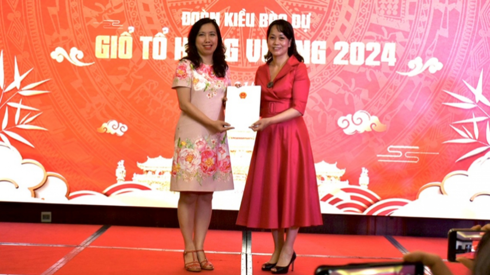 Bộ Ngoại giao chúc mừng người gốc Việt đầu tiên trúng cử Hội đồng quận ở Ba Lan