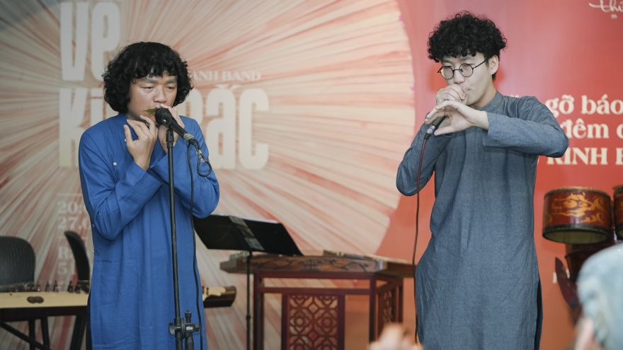 Nhạc sĩ Ngô Hồng Quang biến tấu nhạc dân gian với "Về Kinh Bắc"