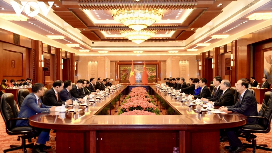 Top Vietnamese, Chinese legislators hold talks, sign cooperation agreement