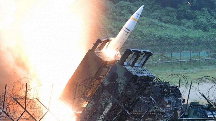 Ngón đòn mới của Ukraine: Tập kích tên lửa đạn đạo vào căn cứ không quân Nga