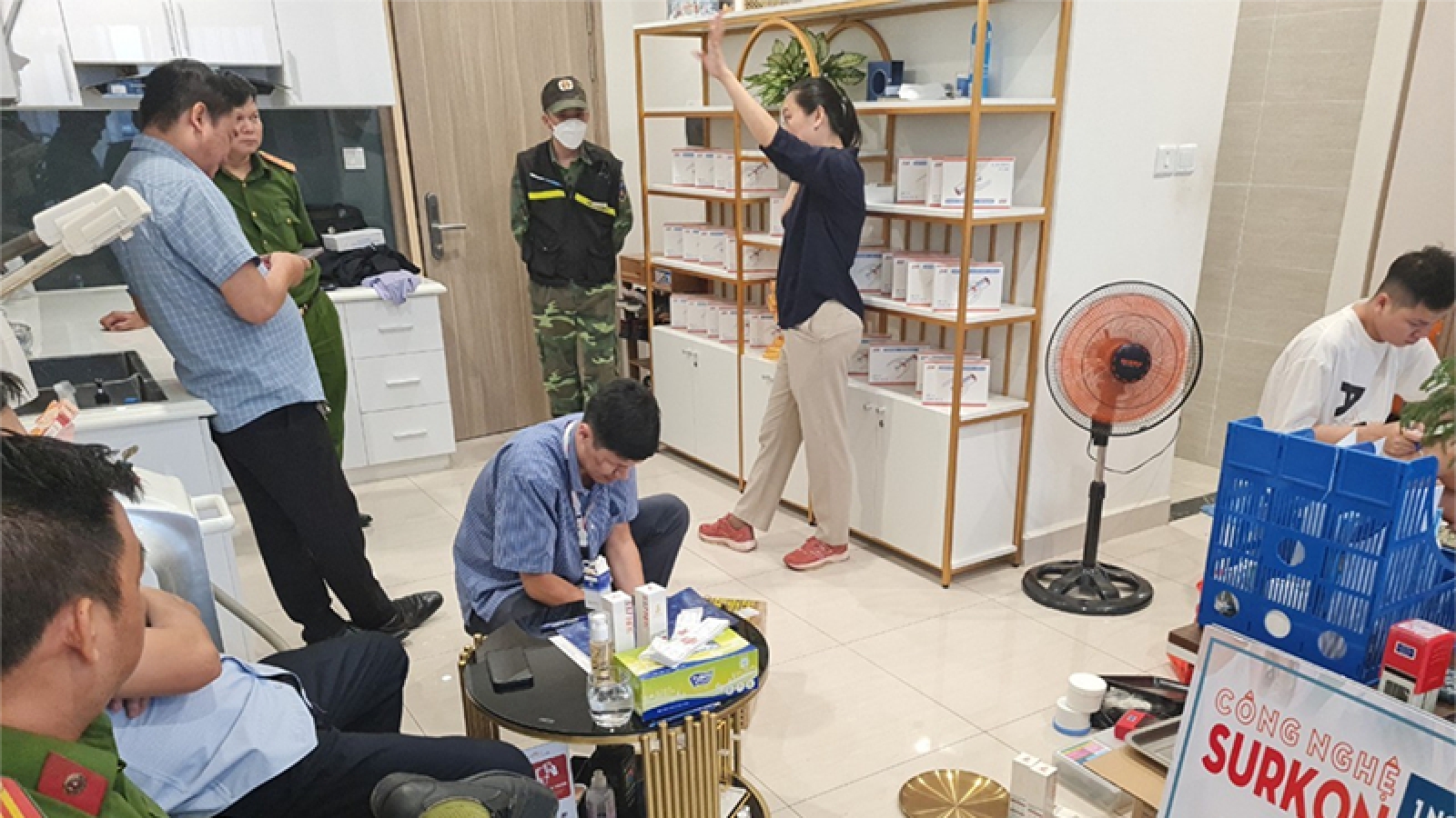 Công an đột kích phòng khám “chui” tư vấn cắt bao quy đầu