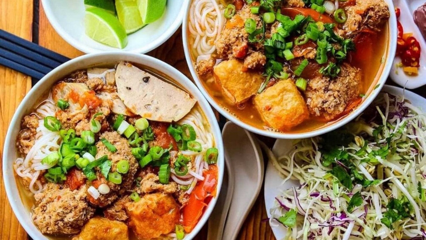 Vietnamese crab noodle soup impresses Australian visitor