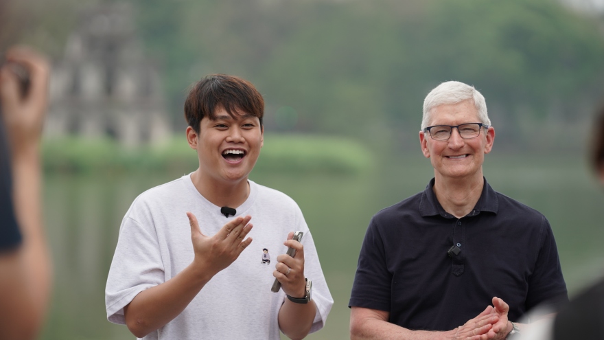 Duy Thẩm và màn “ảo thuật” có một không hai với CEO Tim Cook