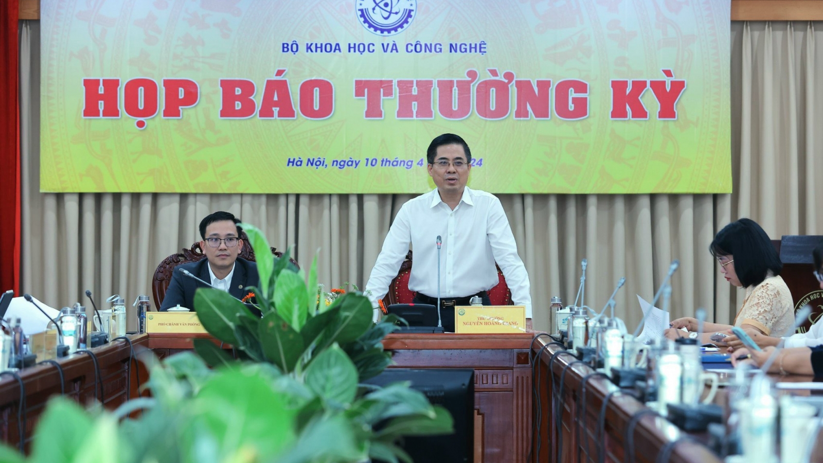 "Với trí tuệ nhân tạo, chúng ta phải đương đầu và tiếp cận"