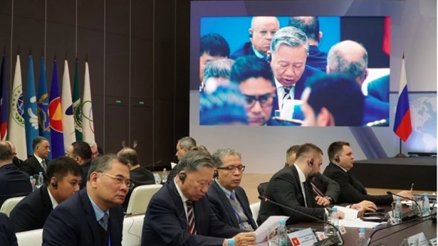 Vietnam attends international security meeting in Russia