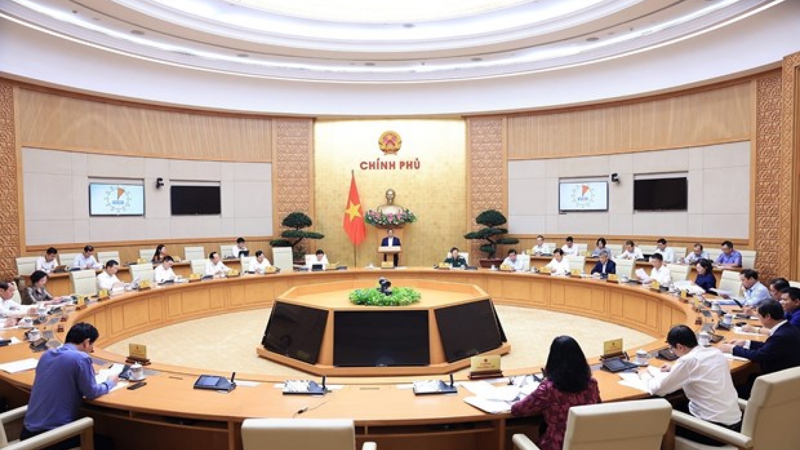 PM urges issuance of detailed regulations for implementing laws, ordinances
