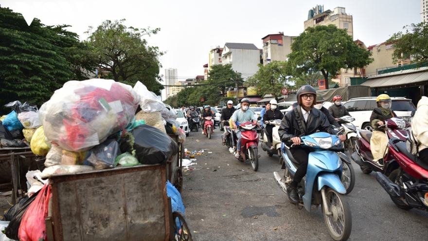 Quận Hoàng Mai thay đổi điểm tập kết rác phù hợp sau phản ánh của Báo Điện tử VOV