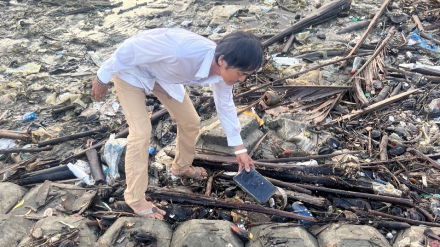 Liên tục phát hiện gói nghi ma túy dạt vào bờ biển Tiền Giang