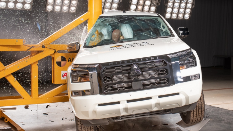 Mitsubishi Triton mới xuất sắc đạt điểm tối đa trong bài kiểm tra an toàn