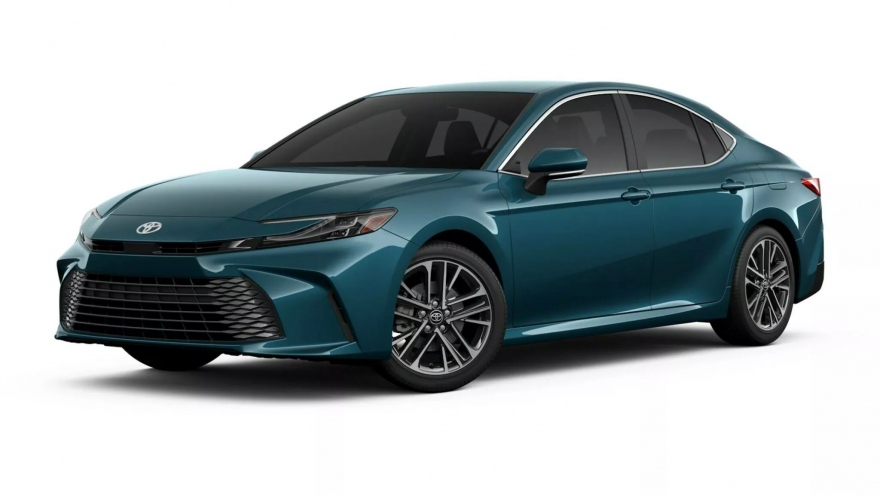 Toyota Camry 2025 chốt giá từ 722 triệu đồng, duy nhất một hệ truyền động hybrid