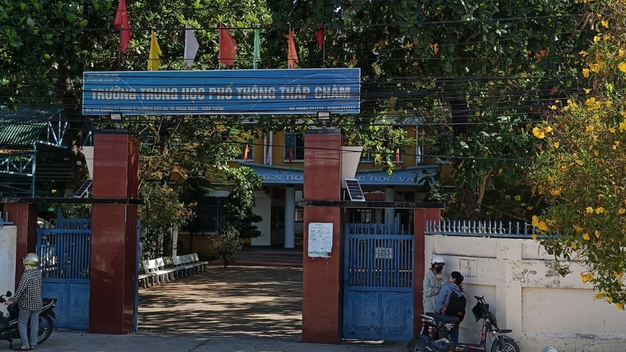 Hiệu trưởng một trường THPT ở Ninh Thuận có dấu hiệu hành vi “trục lợi”