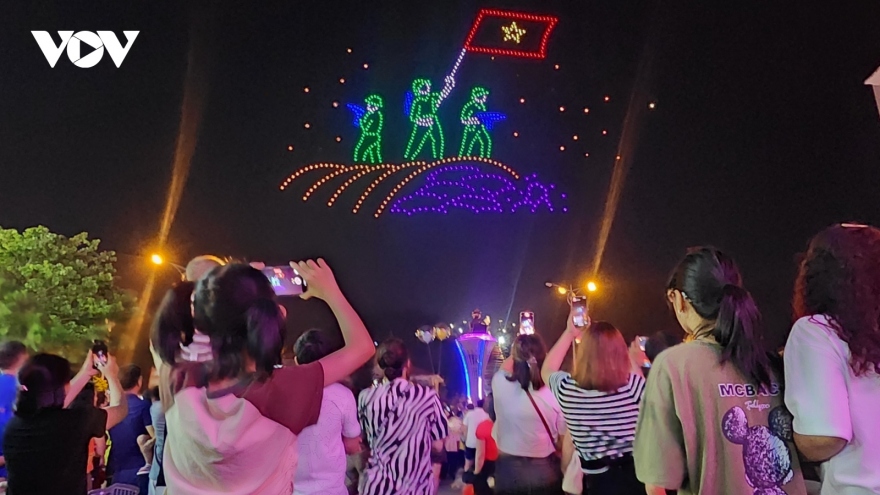 Drone show lights up Dien Bien Phu skies ahead of Victory Day ceremony
