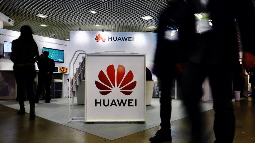 Huawei gây sốc khi tài trợ hơn 1 triệu USD cho hoạt động nghiên cứu của Mỹ