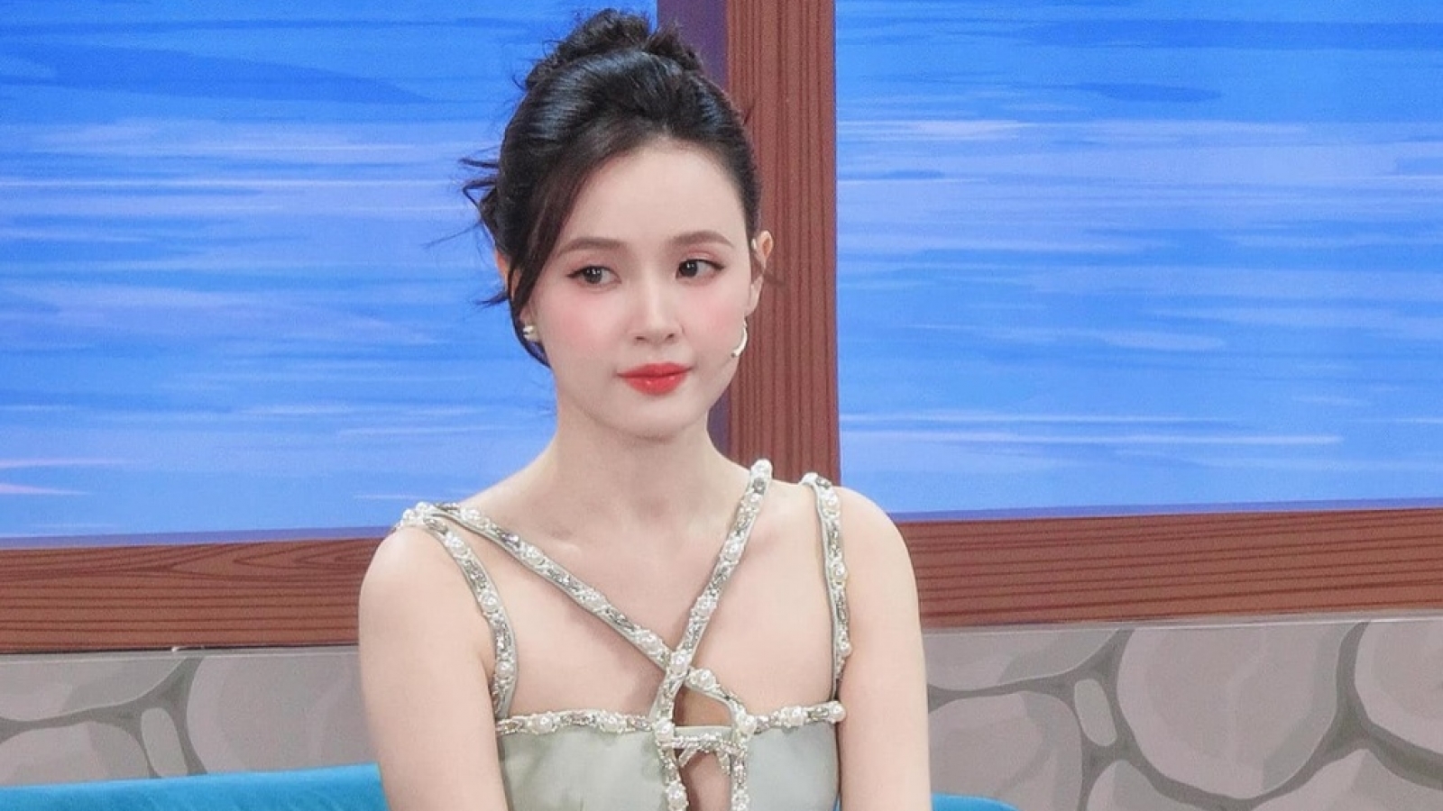 Chuyện showbiz: Midu phủ nhận mang thai