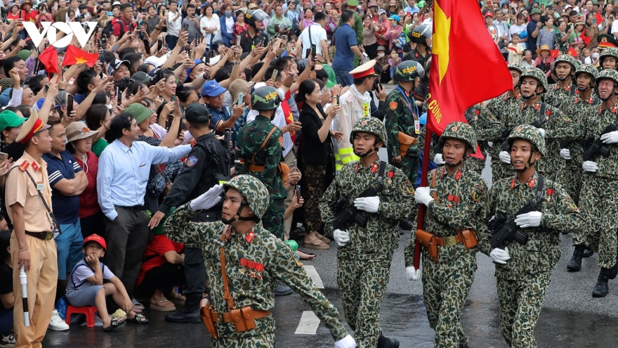 Locals show joy at seeing military forces march on Dien Bien streets