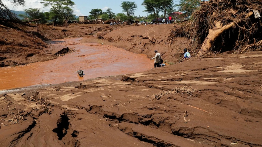 Kenya: Thuyền chở người dân chạy lũ bị lật 23 người chết, 16 người mất tích