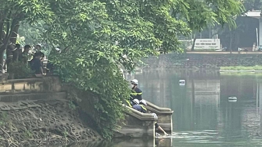 Điều tra vụ thi thể nữ giới trên hồ Láng, gần Bệnh viện Phụ sản Hà Nội
