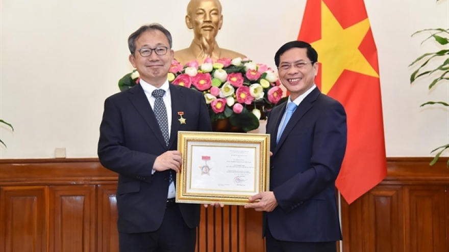 Japanese Ambassador honoured for contributions to Vietnam-Japan diplomatic ties
