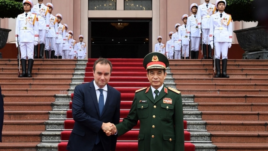 Vietnam, France look to stronger defence cooperation