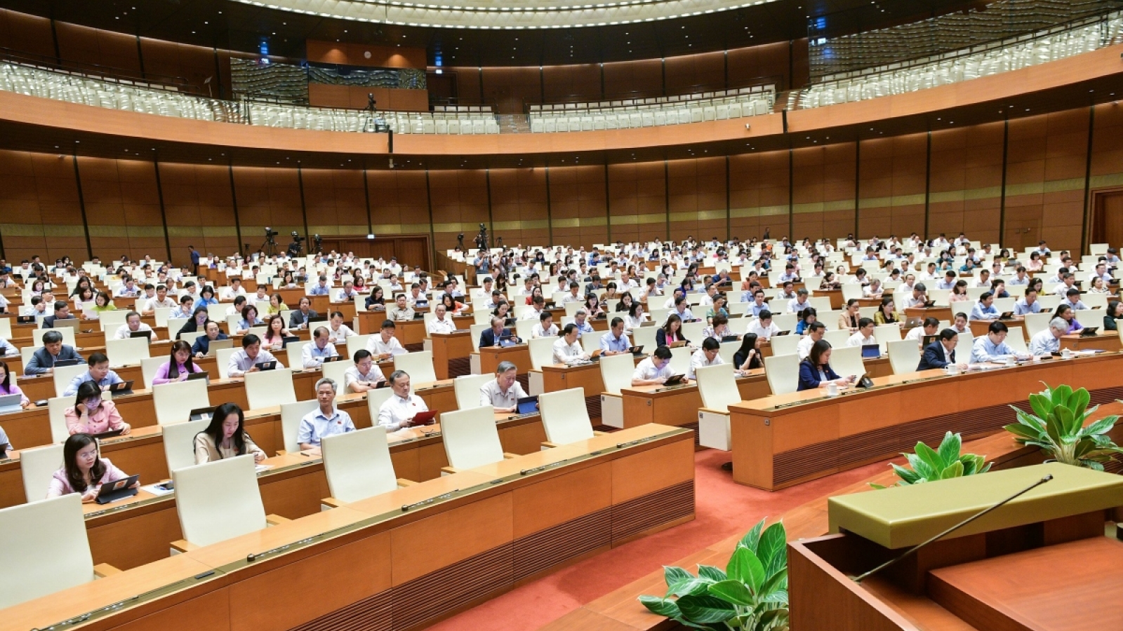 NA deputies examine Gov't report on socio-economic development