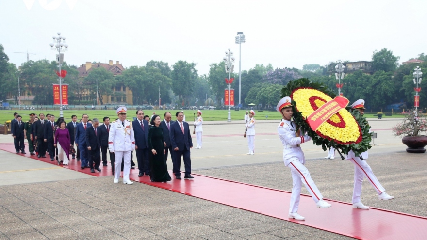 Party, State leaders commemorate President Ho Chi Minh