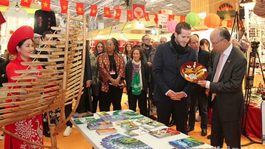 Vietnamese booth leaves strong impression at Paris Fair 2024